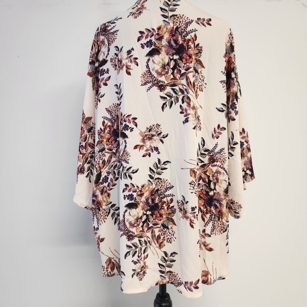 Andree by Unit flowy floral blouse size ML - Picture 5 of 10